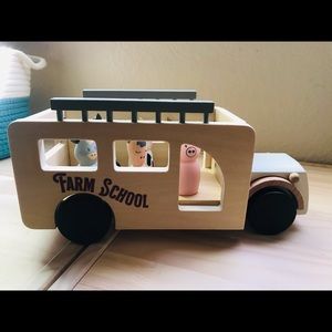 Hearth & Hand school bus with farm animals